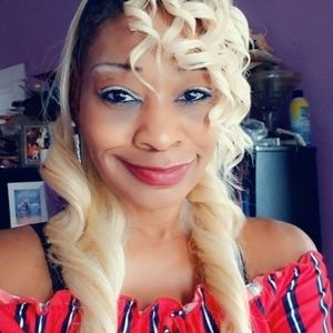 Meet your Posher, Stella